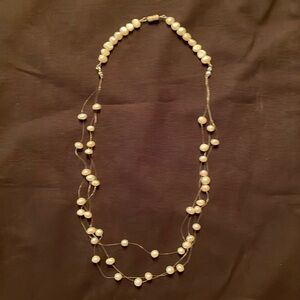 Floating pearl necklace